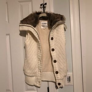 NWT NEVER WORN Vest with Faux Fur Color; Size Medium; Super Cute for the Winter!